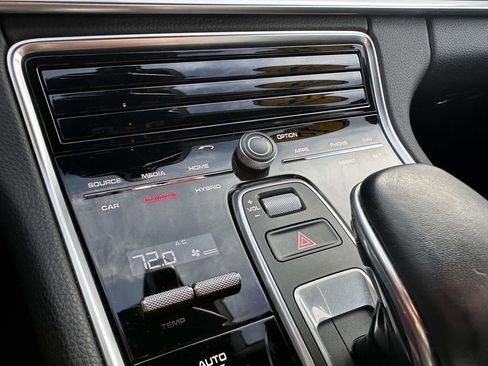 Used 2018 Porsche Panamera 4 image 23