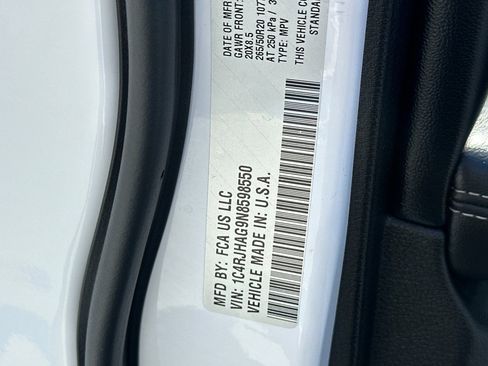 Used 2022 Jeep Grand Cherokee Altitude AWD/4WD image 28
