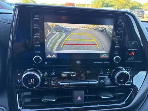 Used 2020 Toyota Highlander Limited image 22