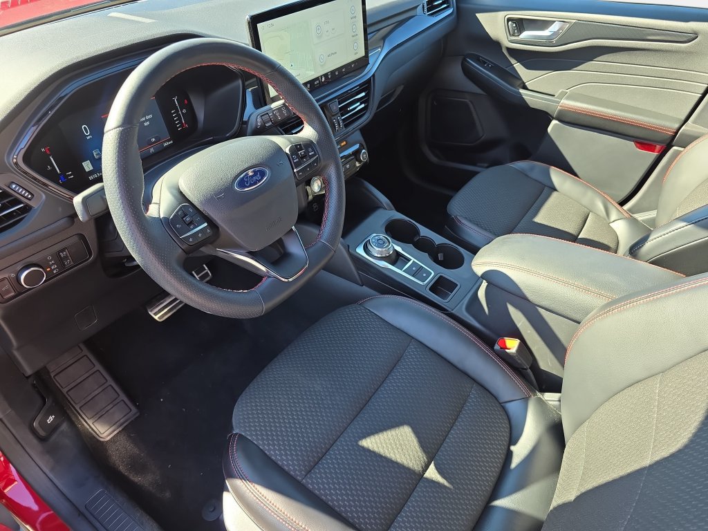 Used 2024 Ford Escape ST-Line w/ Tech Pack #1 FWD image 17