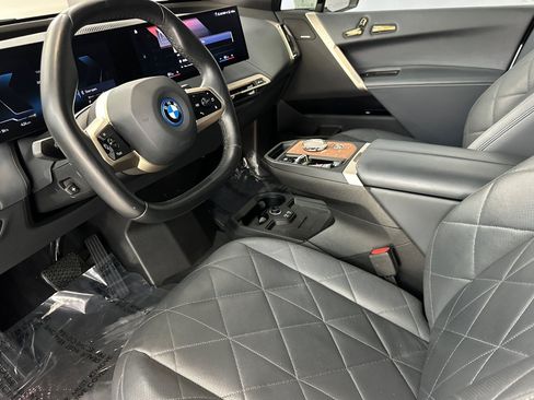 Used 2023 BMW iX xDrive50 w/ Premium Package AWD/4WD image 4