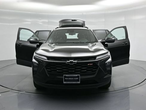 Used 2024 Chevrolet Trax RS w/ Sunroof Package FWD image 30