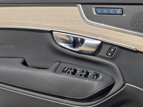 Certified 2025 Volvo XC90 B5 Core w/ Climate Package image 27