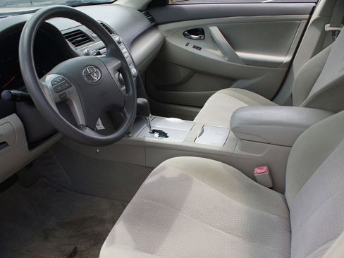 Used 2010 Toyota Camry LE FWD image 8