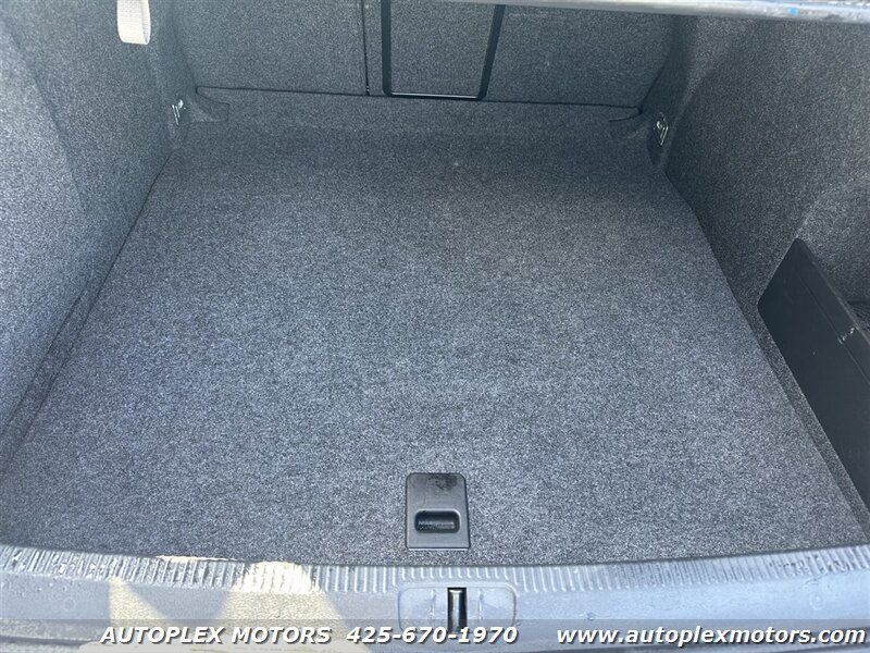 Used 2008 Volkswagen Passat VR6 FWD image 9