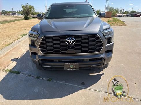 Used 2023 Toyota Sequoia Platinum AWD/4WD image 2