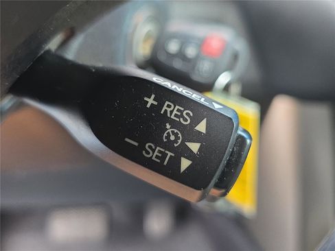 Used 2015 Toyota RAV4 XLE FWD image 24