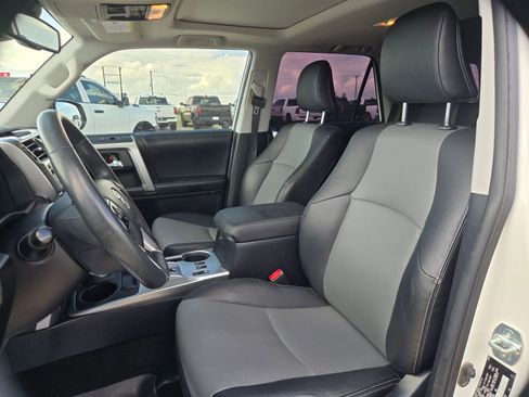 Used 2022 Toyota 4Runner SR5 Premium w/ Moonroof Package AWD/4WD image 10
