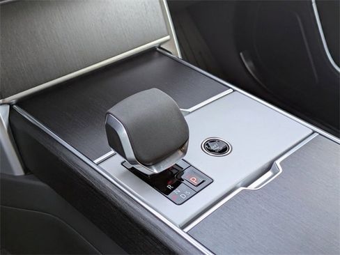 New 2026 Land Rover Range Rover Long Wheelbase SE image 9