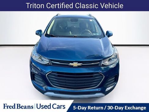 Used 2020 Chevrolet Trax LT w/ LT Convenience Package AWD/4WD image 2