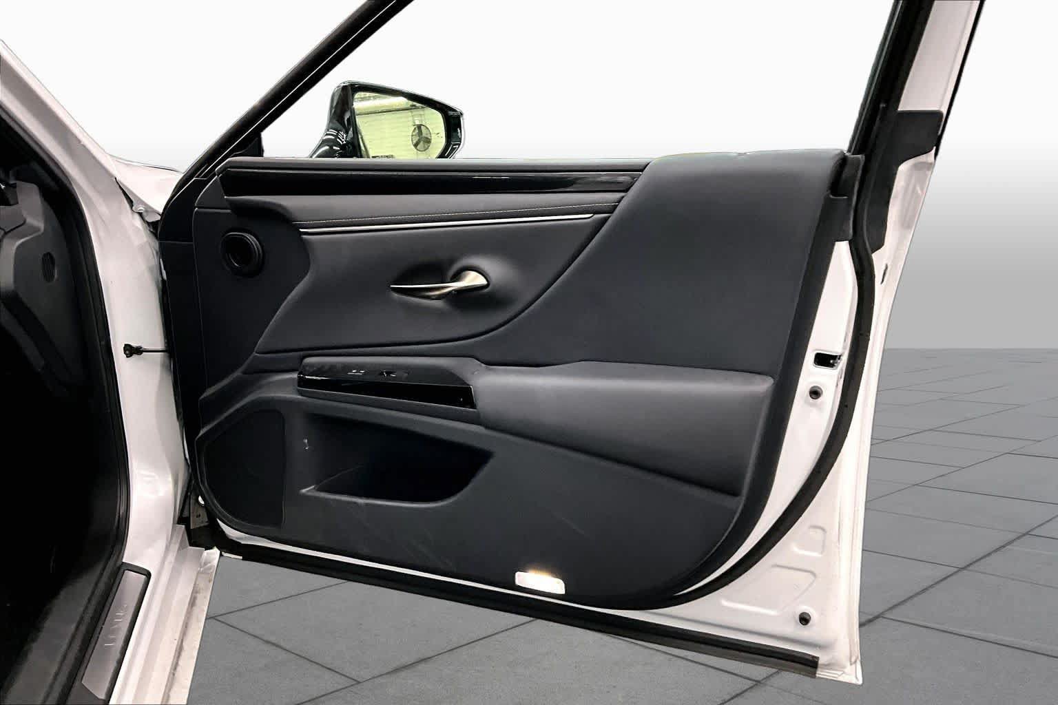 Used 2025 Lexus ES 350 w/ Accessory Package (Z2) FWD image 22