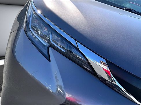 Used 2021 Toyota Sienna XLE FWD image 32