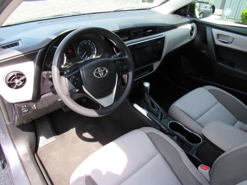 Used 2017 Toyota Corolla LE w/ Carpet Mat Package (TMS) FWD image 14