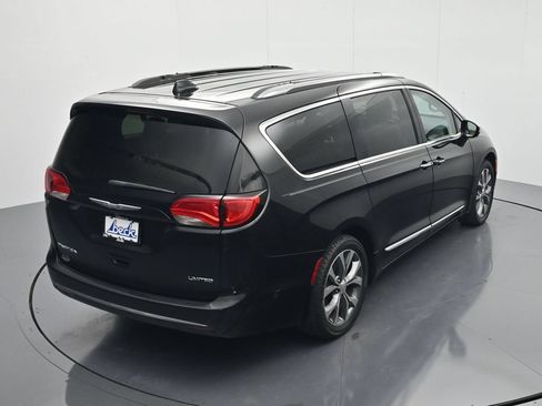 Used 2017 Chrysler Pacifica Limited w/ UConnect Theater Package FWD image 33