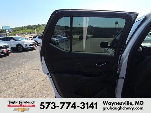 Used 2023 Chevrolet Traverse LT FWD image 26