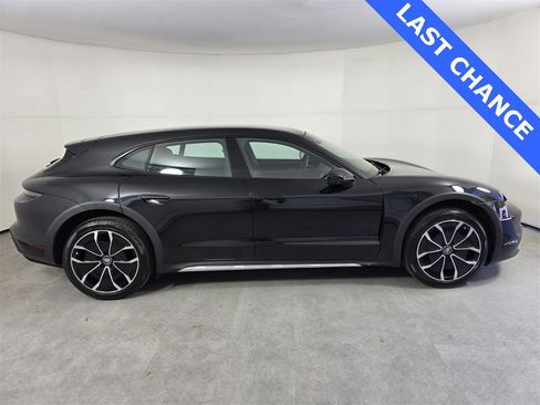 Used 2023 Porsche Taycan 4 Cross Turismo image 3