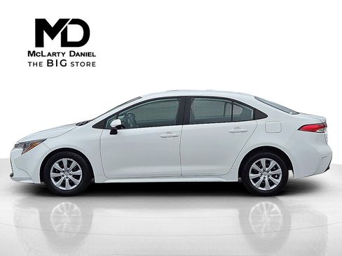 Used 2025 Toyota Corolla LE image 3