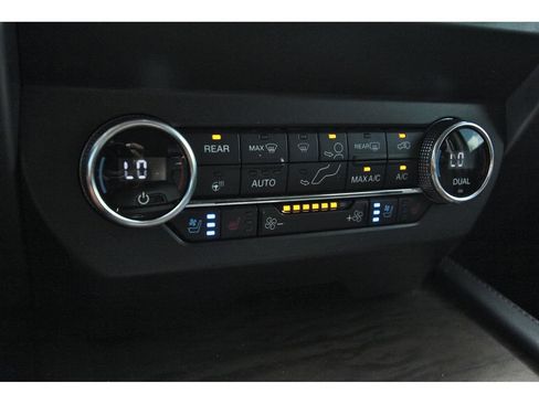Used 2019 Ford Expedition Max Platinum RWD image 24