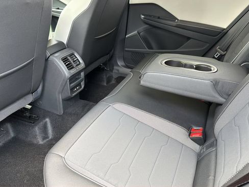 New 2026 Volkswagen Taos SE FWD image 33