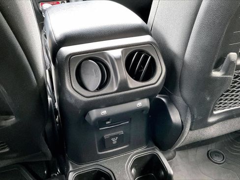 Used 2021 Jeep Wrangler Unlimited Rubicon w/ Xtreme Recon 35" Tire Package AWD/4WD image 15