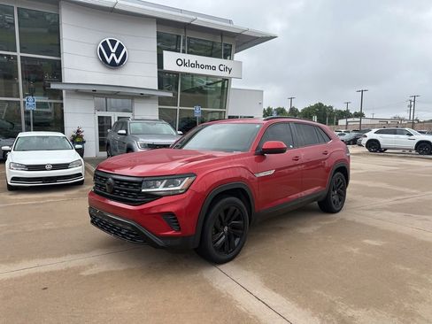 Used 2020 Volkswagen Atlas Cross Sport SE FWD image 1