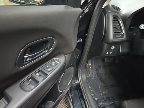 Used 2018 Honda HR-V EX image 28
