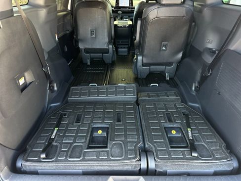 Used 2024 Toyota Sienna XSE w/ XSE Plus Package image 17