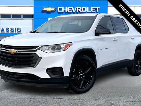Used 2018 Chevrolet Traverse LS image 3