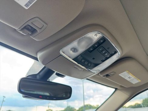 Used 2019 Jeep Grand Cherokee Overland RWD image 29