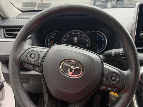 Used 2023 Toyota RAV4 LE AWD/4WD image 17