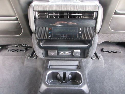 Used 2022 Jeep Wagoneer Series III w/ Premium Group I AWD/4WD image 25