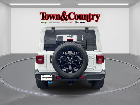 Used 2023 Jeep Wrangler Unlimited Sahara w/ Cold Weather Group image 6