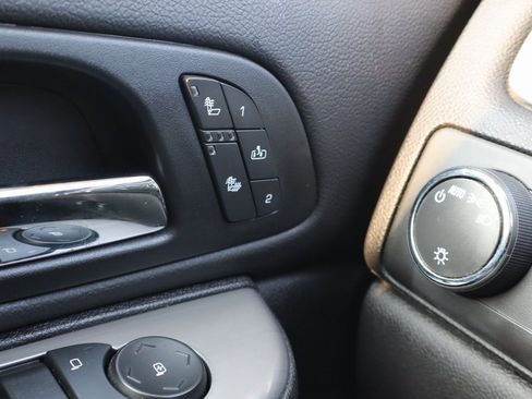 Used 2014 Chevrolet Silverado 2500 LTZ w/ LTZ Plus Package image 11