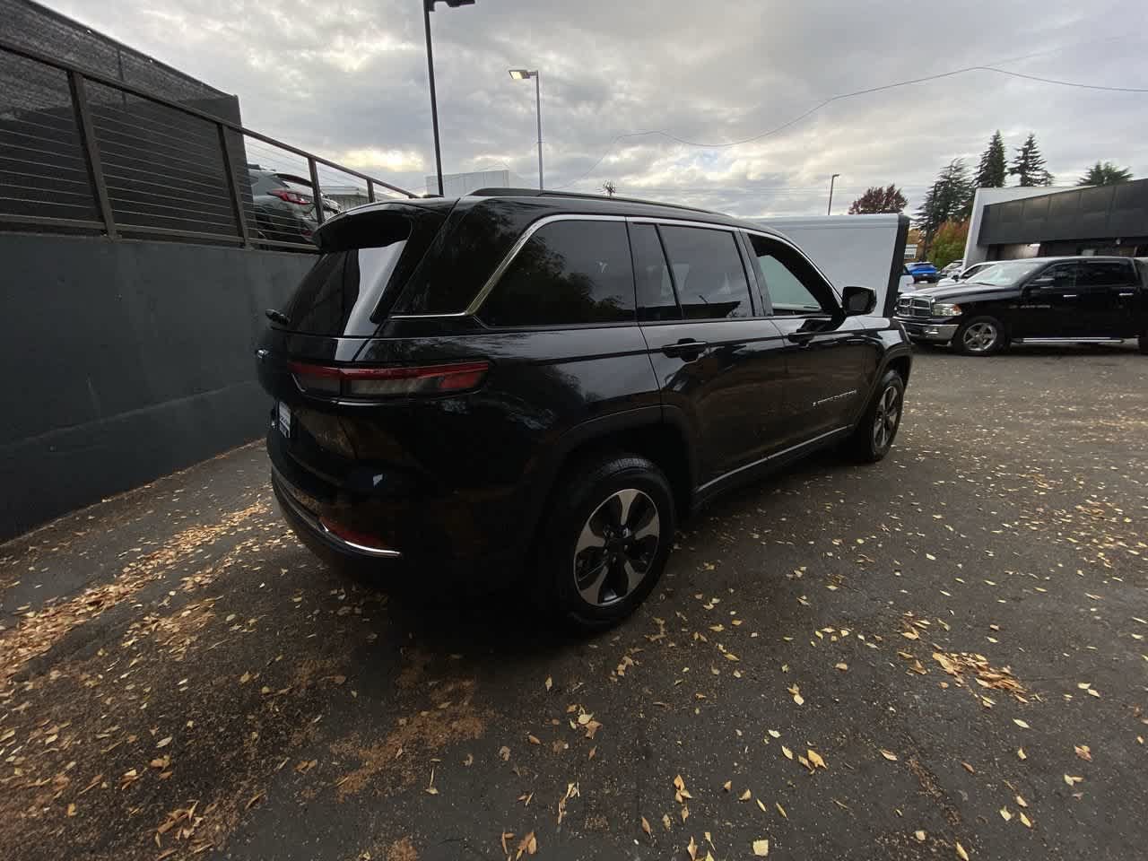 Used 2024 Jeep Grand Cherokee Limited 4xe AWD/4WD image 6