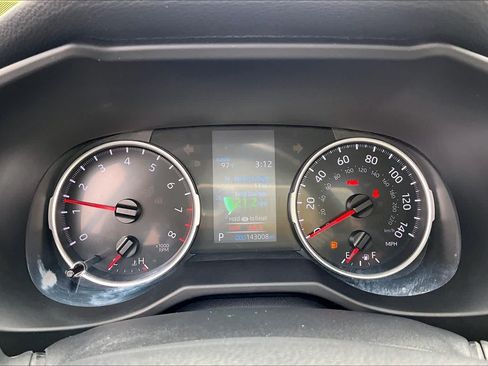 Used 2022 Toyota RAV4 LE FWD image 25
