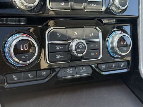 Used 2021 GMC Yukon Denali w/ Denali Premium Package RWD image 18