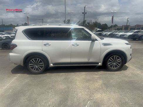 Used 2024 Nissan Armada SL w/ Captain's Chairs Package RWD image 5