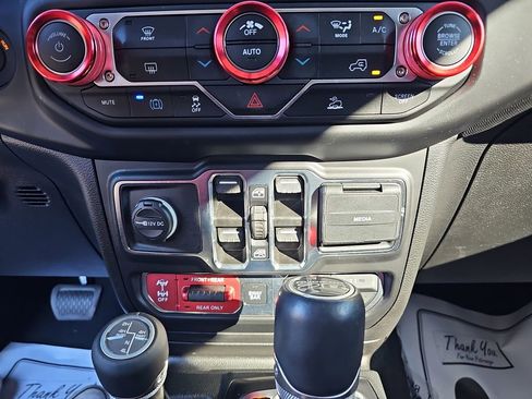 Used 2023 Jeep Wrangler Unlimited Rubicon 4xe image 33