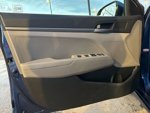Used 2018 Hyundai Elantra SE image 10