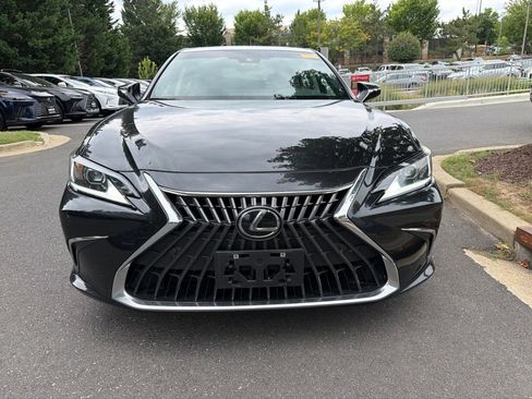 Used 2025 Lexus ES 300h w/ Premium Package FWD image 2