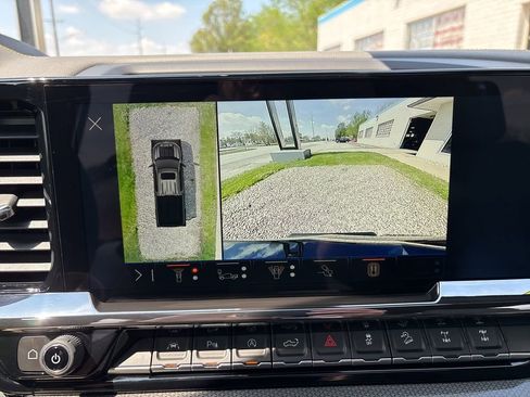 Used 2025 Chevrolet Silverado 1500 ZR2 w/ Technology Package AWD/4WD image 28