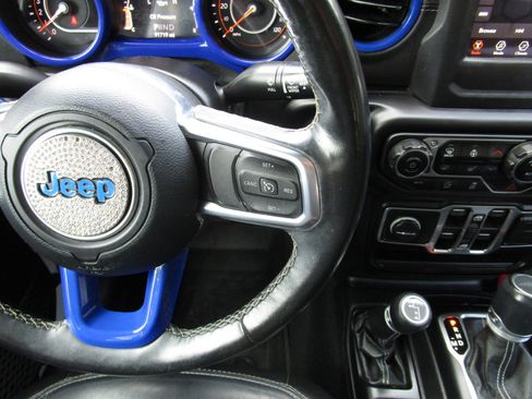 Used 2020 Jeep Gladiator Overland w/ Cold Weather Group image 14