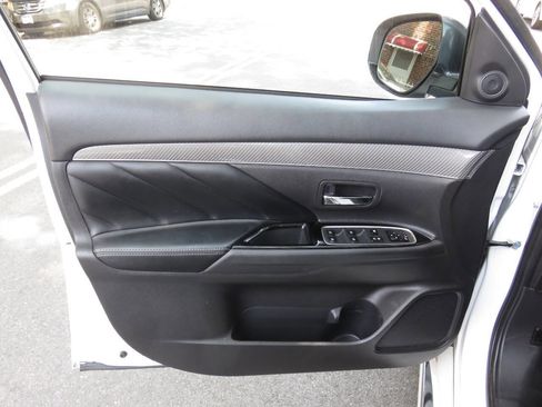 Used 2020 Mitsubishi Outlander SEL image 25