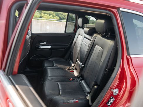 Used 2020 Mercedes-Benz GLB 250 4MATIC w/ Premium Package image 20