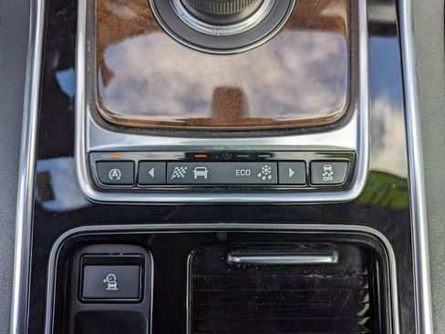 Used 2017 Jaguar XF R-Sport image 25