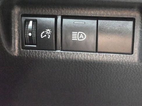 Used 2021 Toyota RAV4 XLE FWD image 30