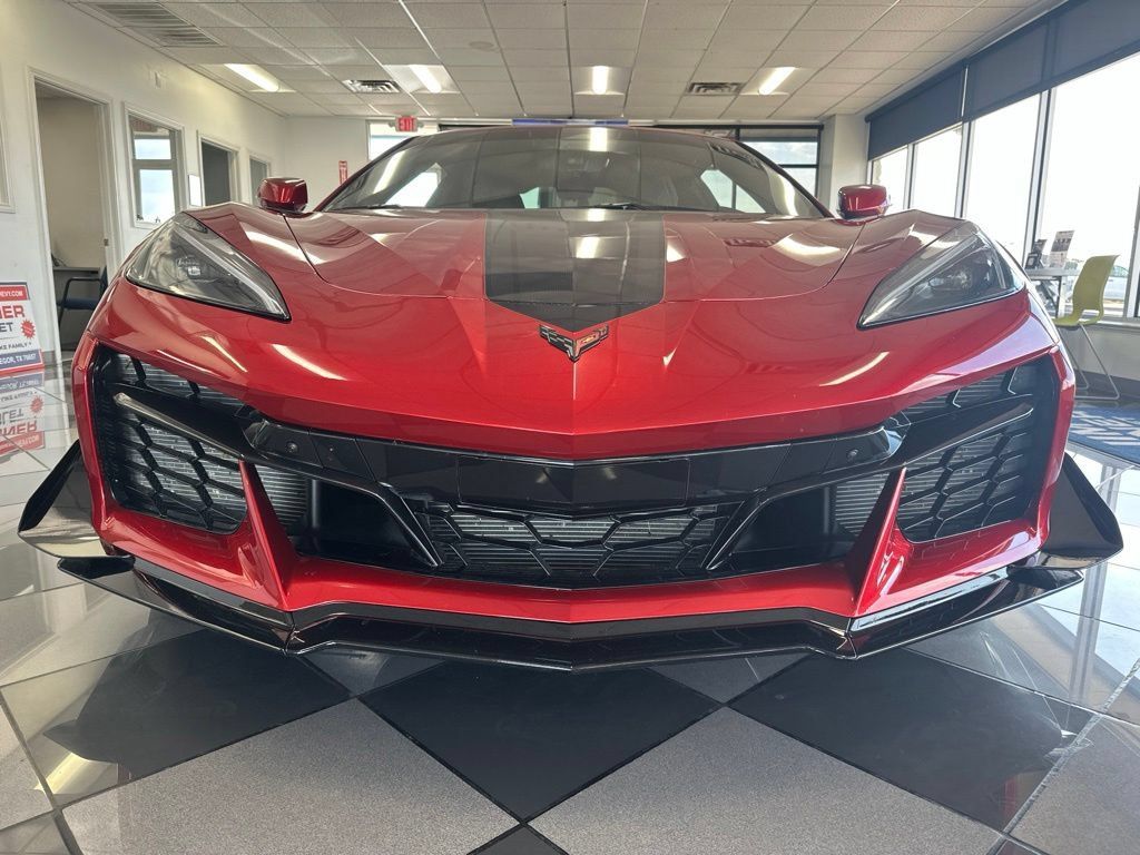Used 2025 Chevrolet Corvette Z06 RWD image 2