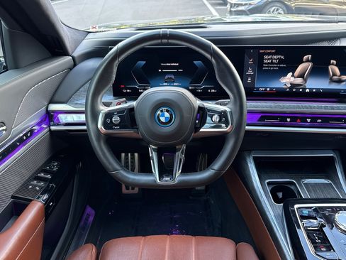 Certified 2024 BMW i7 xDrive60 w/ Premium Package AWD/4WD image 18