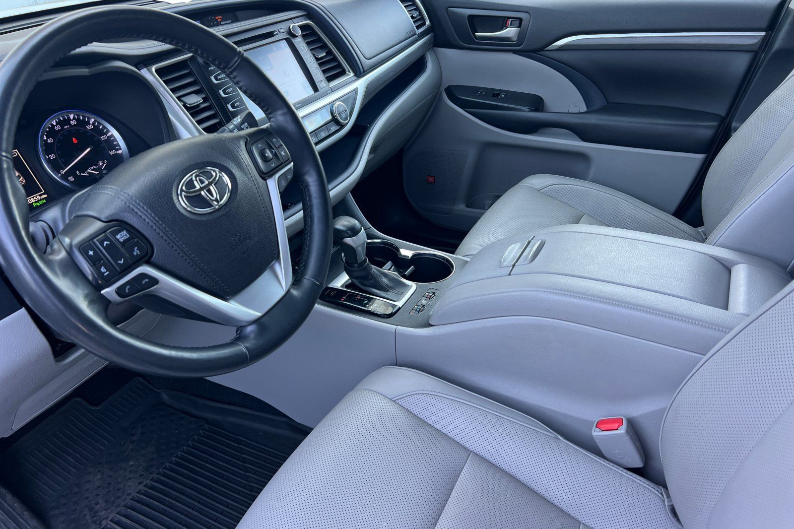 Used 2019 Toyota Highlander Limited Platinum AWD/4WD image 9