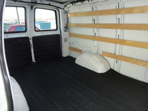 Used 2015 GMC Savana 2500 image 16